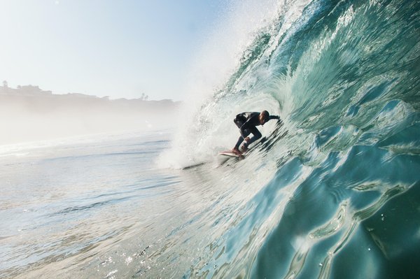 Surfer au il des ages : comment les magazines contribuent à la culture surf