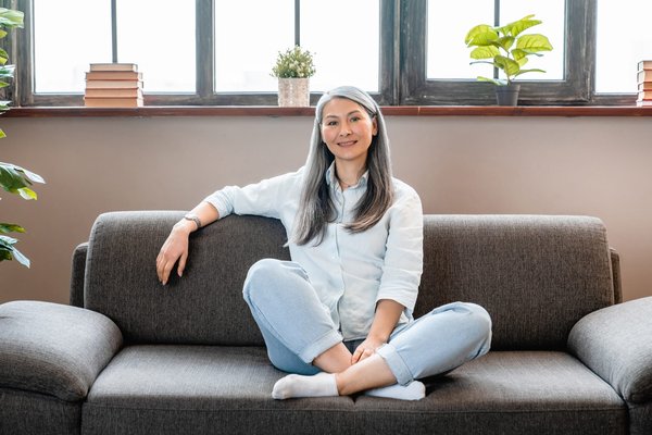 Créez une ambiance cocooning : astuces pour rendre votre salon plus chaleureux