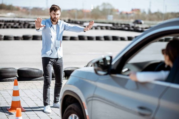 Pourquoi investir dans des bornes escamotables électriques ?