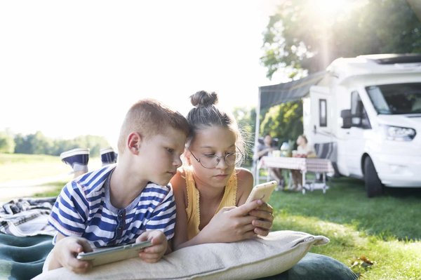 Combien coûte une nuitée en camping à La Rivière Dorée?
